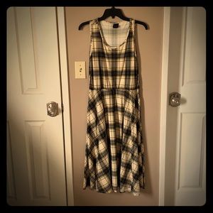 Agnes and Dora sleeveless paid dress size xl